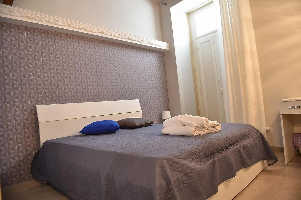 Famigi Bed & Breakfast Naples 2*,