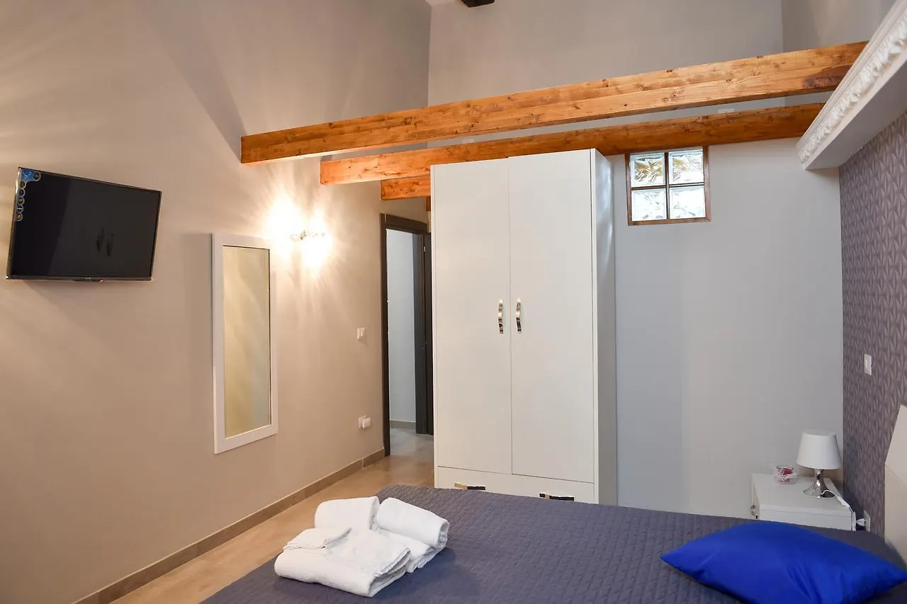Famigi Bed & Breakfast Naples 2*,  Italy