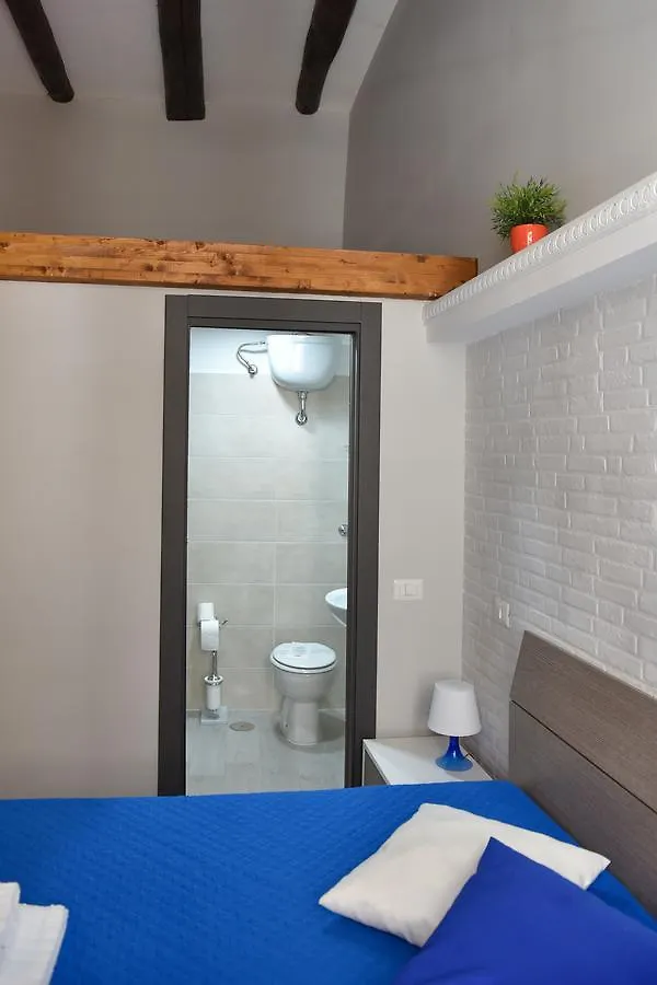 **  Famigi Bed & Breakfast Naples Italy
