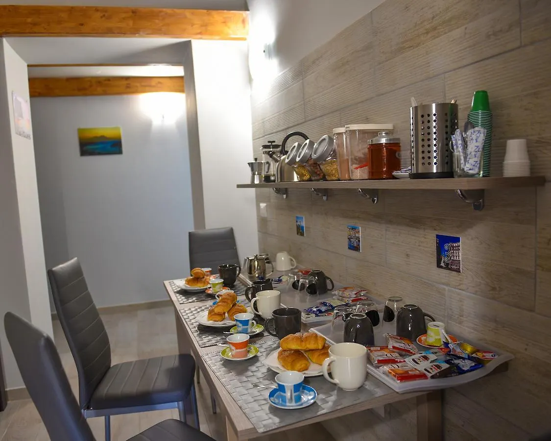 Famigi Bed & Breakfast Naples 2*,  Italy